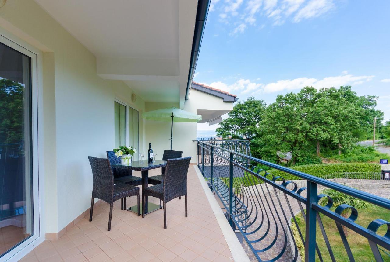 Apartments Marijana Ičići Екстериор снимка