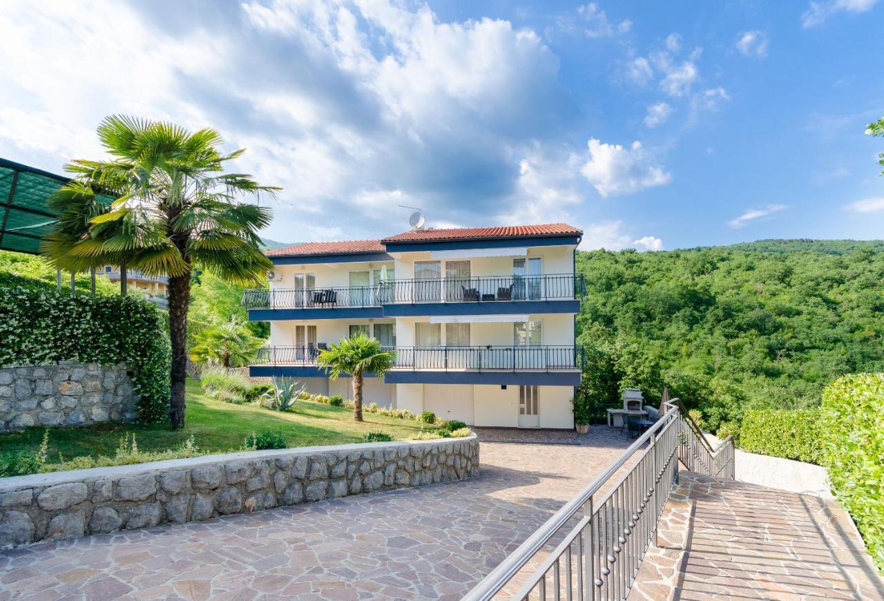 Apartments Marijana Ičići Екстериор снимка