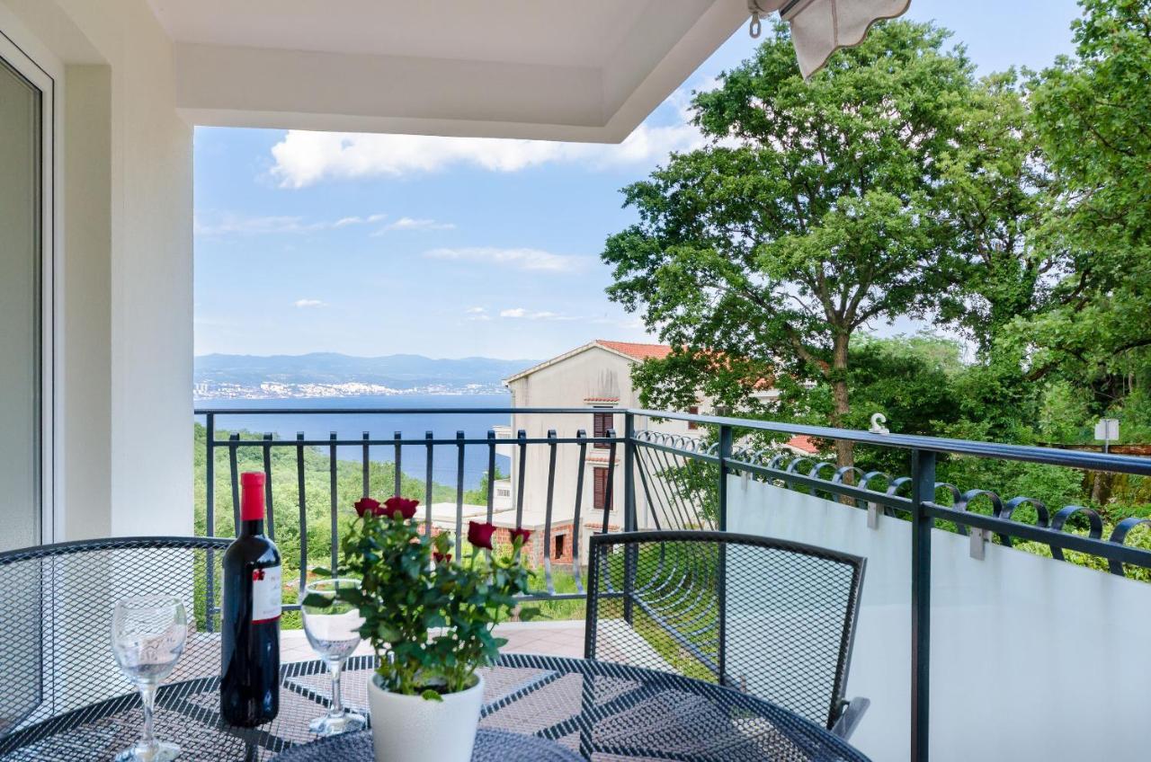 Apartments Marijana Ičići Екстериор снимка