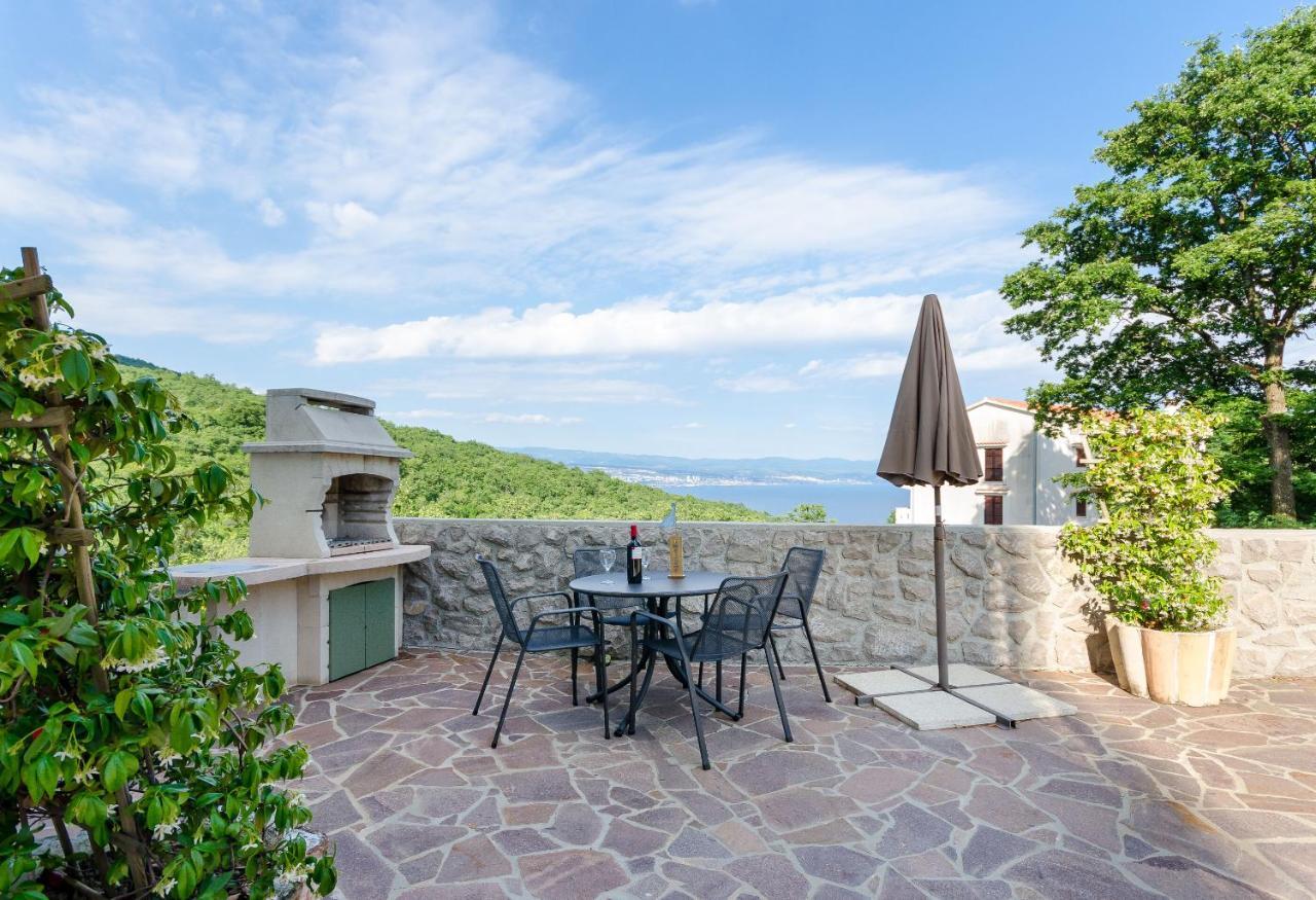 Apartments Marijana Ičići Екстериор снимка