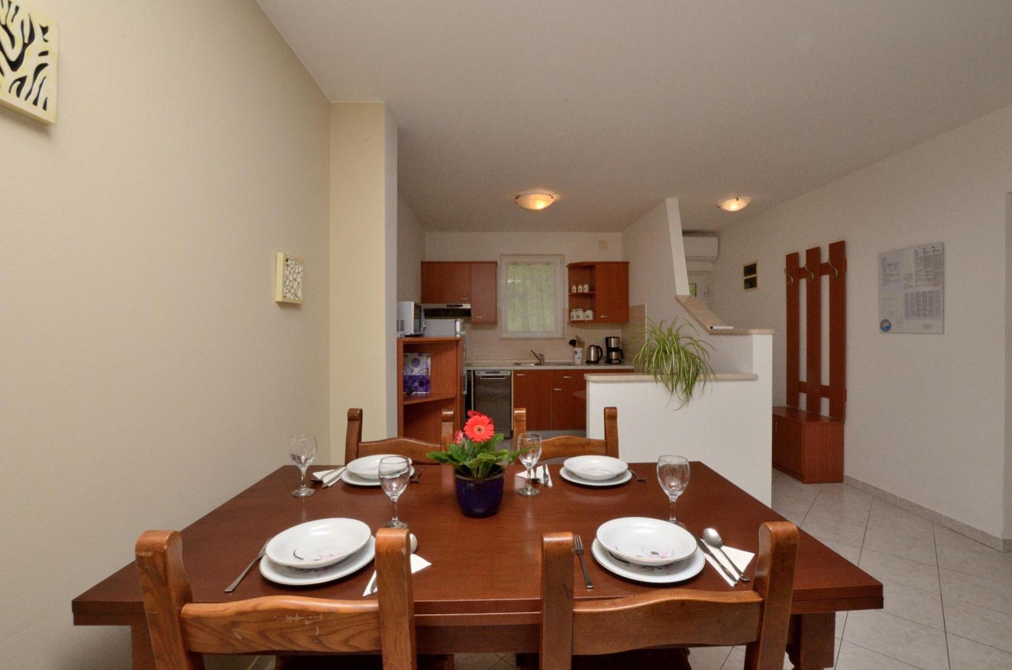 Apartments Marijana Ičići Екстериор снимка