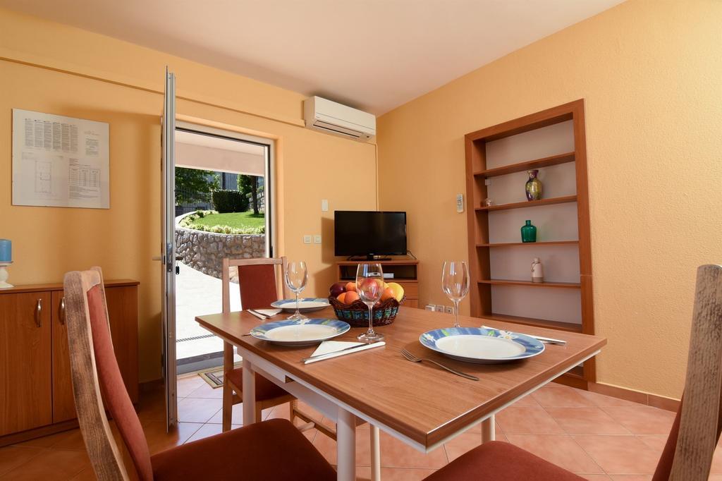 Apartments Marijana Ičići Екстериор снимка