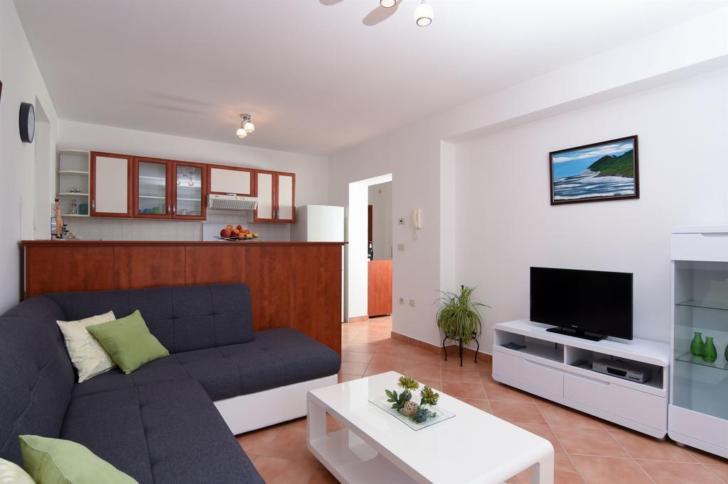 Apartments Marijana Ičići Екстериор снимка